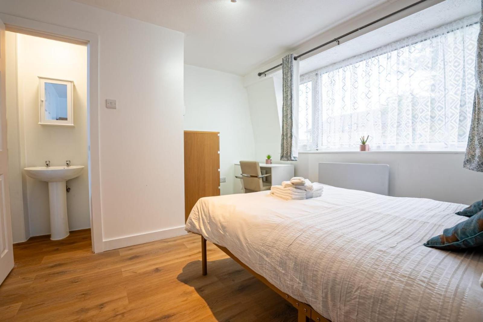 Quarto em Acomodações Particulares Docklands Near Excel And Airport 2 Double Ensuites For Up To 4 People Londres